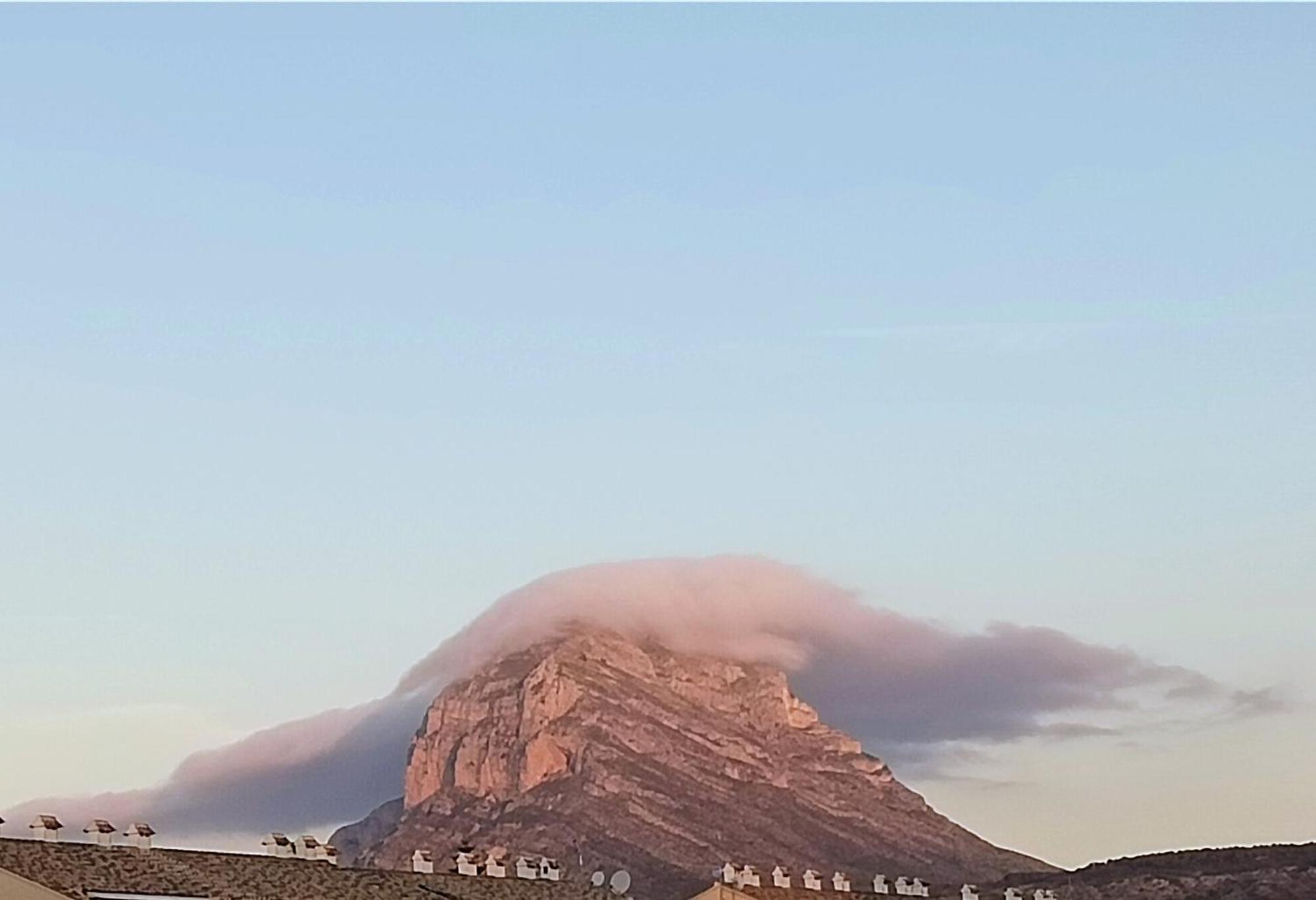 Apartamento, vistas al mar, a 3 minutos de la playa caminando Jávea Exterior foto